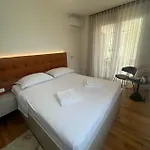 Marais Апартаменти *